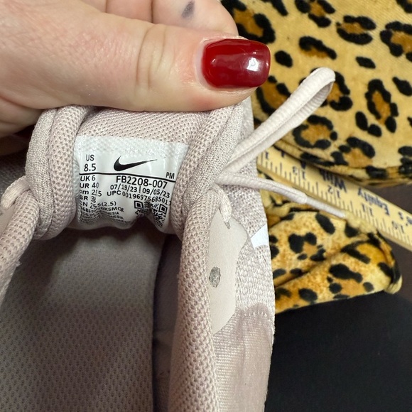 New Nike Cream and White Athletic Shoes with Breathable Mesh and Cushioned Sole - Picture 4 of 5